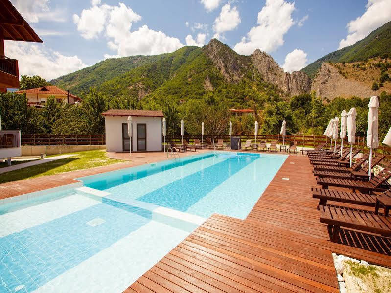 Irenes Resort Като-Лутраки Экстерьер фото