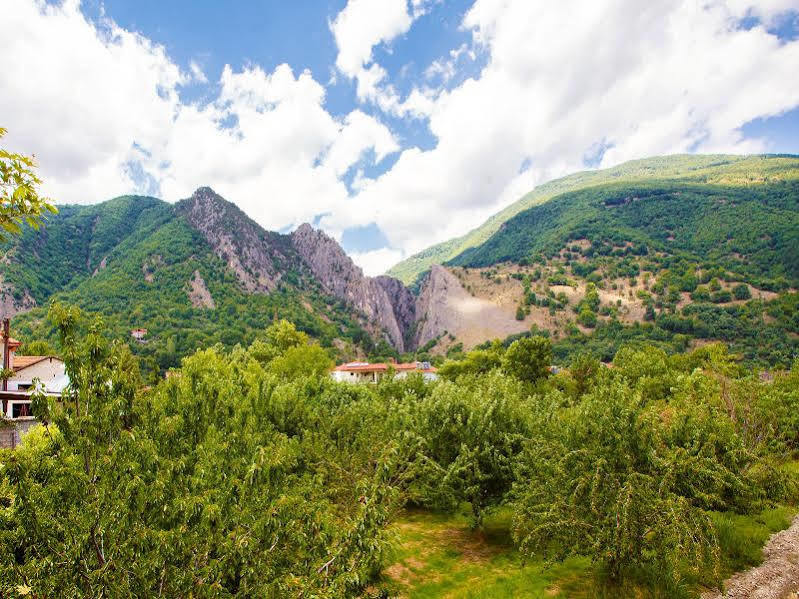 Irenes Resort Като-Лутраки Экстерьер фото