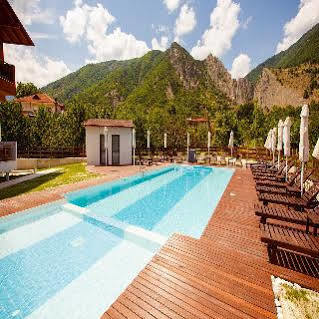 Irenes Resort Като-Лутраки Экстерьер фото